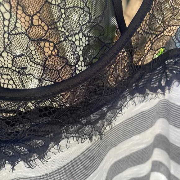 Women's Black Lace Striped Tank top Size Medium - Picture 5 of 10